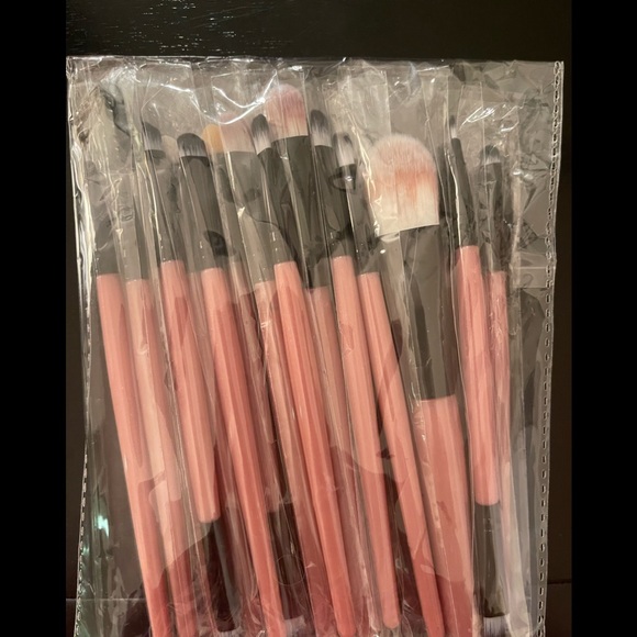 Set of 14 make up brushes - Picture 3 of 4
